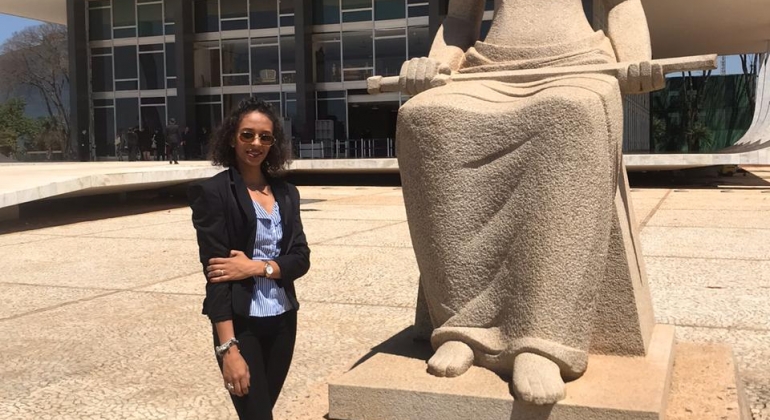 Estudante de direito da cidade de Carmo é vítima de injúria racial ao ser chamada de macaca por colega Estudante de direito da cidade de Carmo é vítima de injúria racial ao ser chamada de macaca por colega