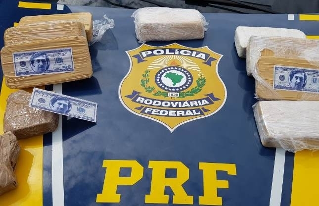 Patos de Minas: mulher de 25 anos e adolescente são  flagradas transportando cocaína em tanque de automóvel