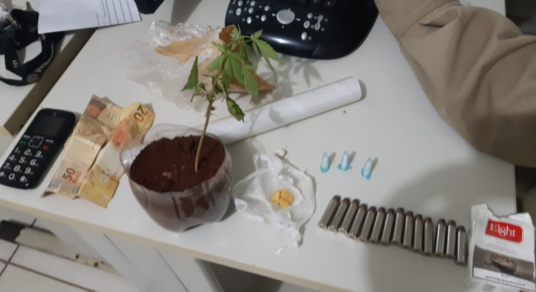 Polícia Rodoviária apreende munições, crack e cocaína na MGC-354