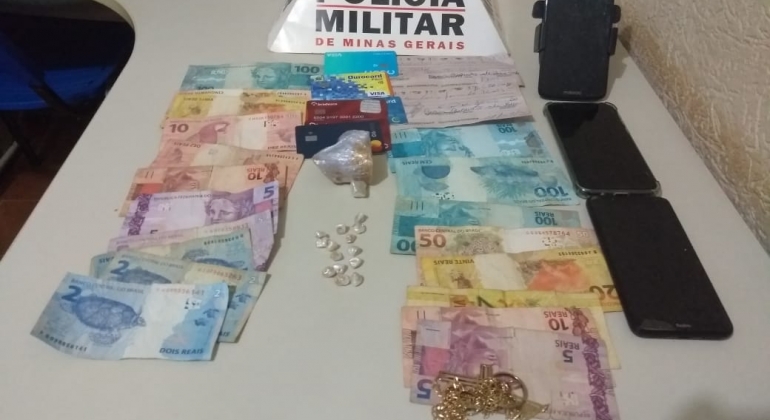 Carmo do Paranaíba: ocorrência que teve início na BR-354 termina com 3 indivíduos detidos e apreensão de crack 