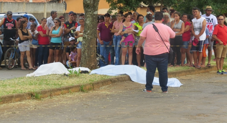  Jovens morrem em acidente de motocicleta na Avenida Tancredo Neves na cidade de Carmo do Paranaíba 