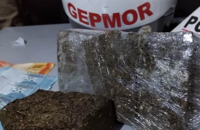 Equipe GEPMOR prende suspeito de tráfico e localiza grande quantidade de drogas em Patos de Minas