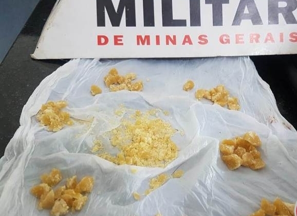 PM prende “Pelecão” em Patos de Minas e localiza saco plástico com 70 pedras de crack 