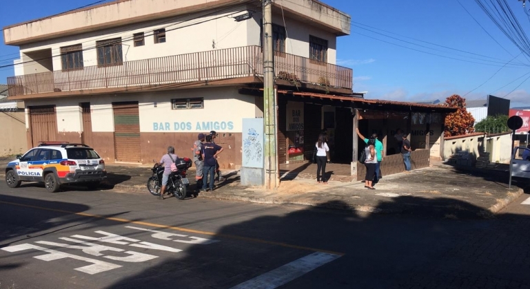 Patos de Minas: homem é encontrado morto na Avenida Afonso Queiroz Patos de Minas: homem é encontrado morto na Avenida Afonso Queiroz