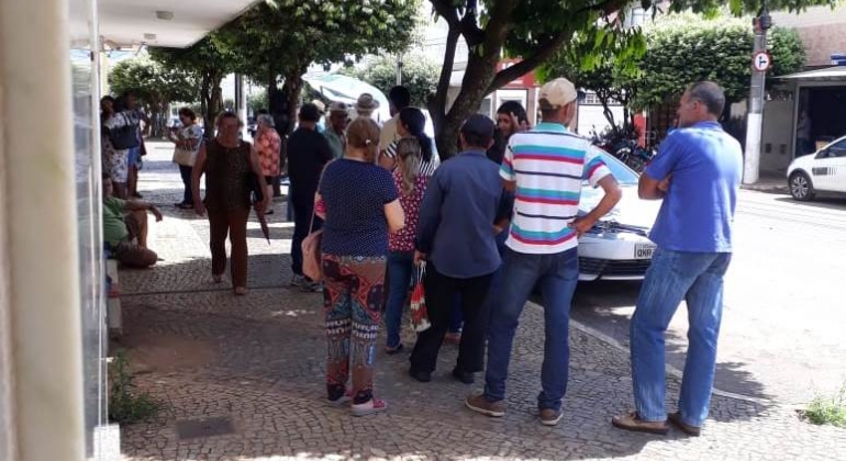 No segundo dia após o comércio voltar a funcionar em Carmo do Paranaíba parte da população exagera