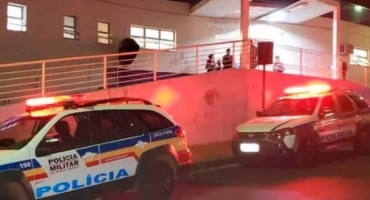 Homem é esfaqueado pelo namorado da ex-mulher em Patos de Minas Homem é esfaqueado pelo namorado da ex-mulher em Patos de Minas