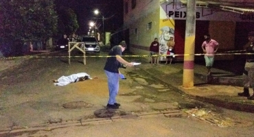 Homem é morto a tiros no Bairro Jardim Panorâmico em Patos de Minas Homem é morto a tiros no Bairro Jardim Panorâmico em Patos de Minas