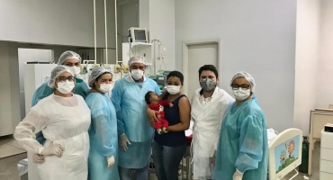 Bebê com sintomas de COVID-19 recebe alta do Hospital São Lucas em Patos de Minas