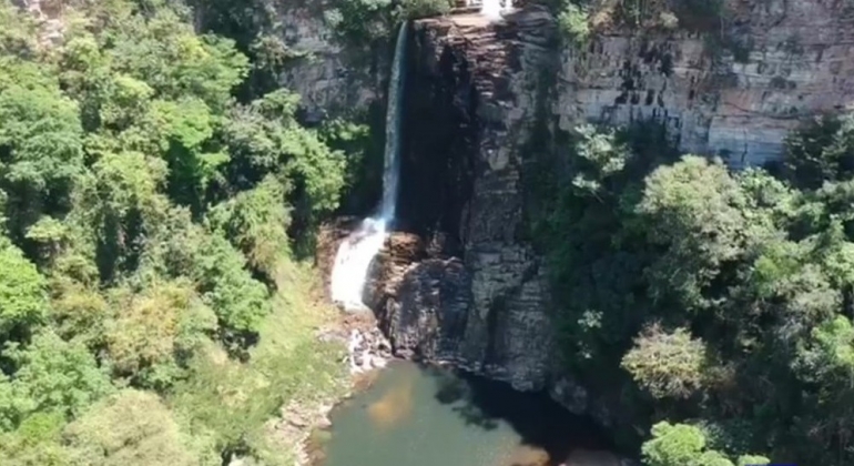 Jovem morre ao cair de cachoeira de 80 metros no município de Guarda-Mor
