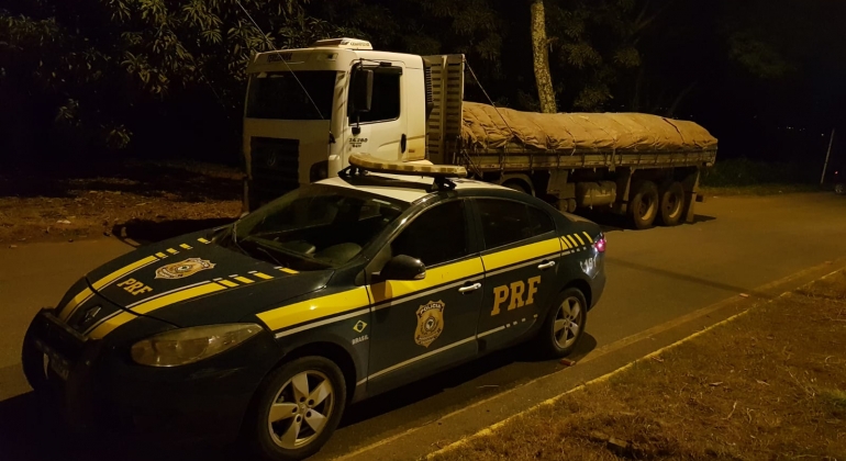 Patos de Minas: caminhão com sinais de adulteração é apreendido pela PRF na BR-365