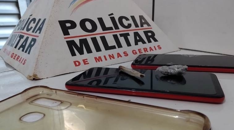 Patos de Minas: rapaz é flagrado com garota de 14 anos dentro de carro e portando droga