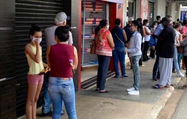 População de Patos de Minas adota à determinação do uso de máscara