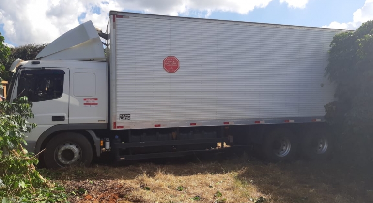 Polícia Rodoviária Federal localiza na BR-146 caminhão que havia sido furtado