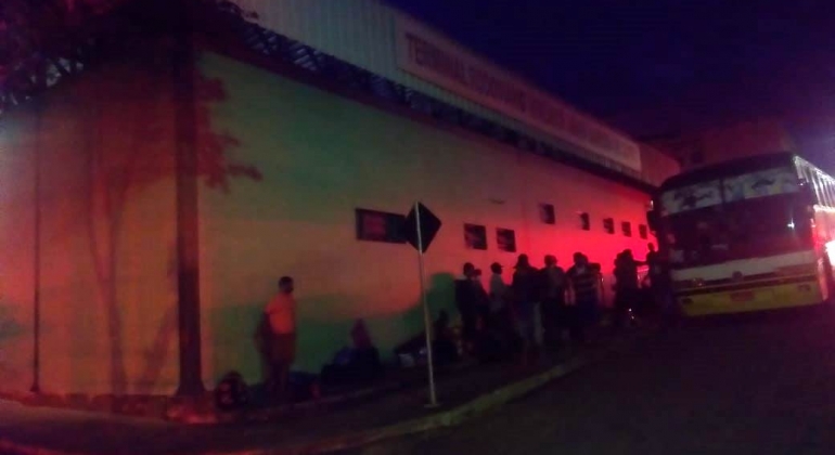 Veículos de transporte de passageiros irregulares são apreendidos pela Polícia Militar