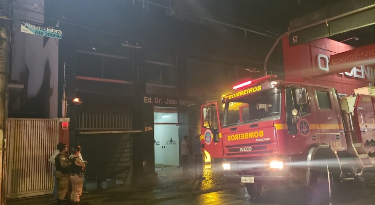 Corpo de Bombeiros é acionado para combater incêndio no Banco do Brasil em Patos de Minas Corpo de Bombeiros é acionado para combater incêndio no Banco do Brasil em Patos de Minas