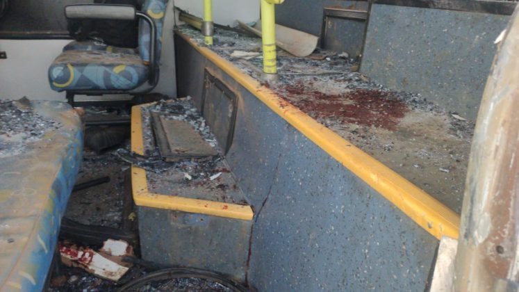 Motorista de carreta é suspeito de dirigir bêbado e atingir ônibus na MGC-354 em Presidente Olegário
