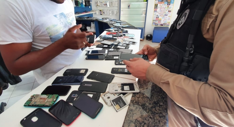 Operação para combater furtos e roubos de celulares em Patos de Minas é realizada pela PM