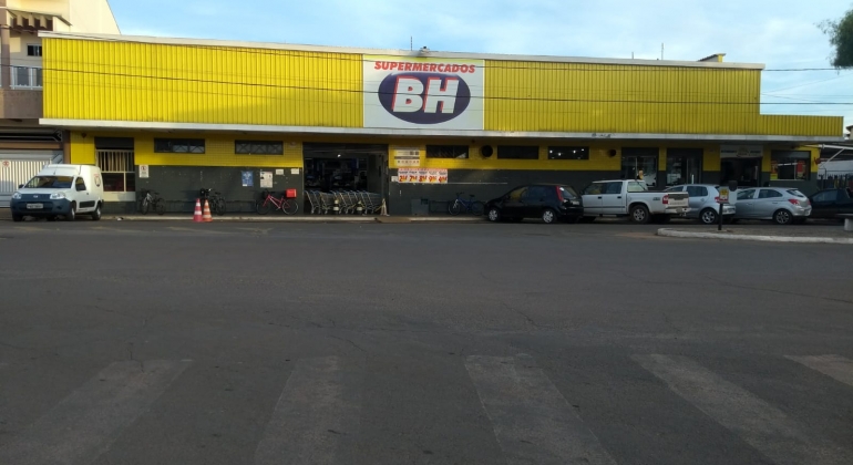 Mulher tem dinheiro furtado dentro de bolsa em supermercado de Carmo do Paranaíba Mulher tem dinheiro furtado dentro de bolsa em supermercado de Carmo do Paranaíba