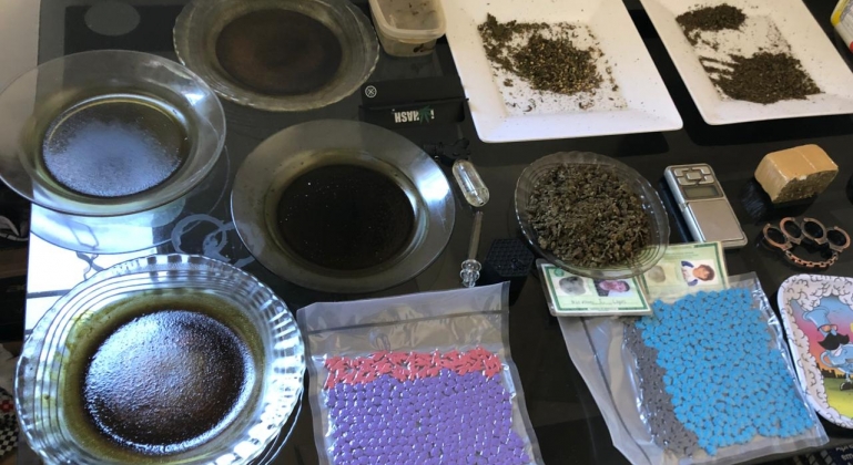 Suspeitos de tráfico de drogas são presos pela Polícia Civil na cidade de Patos de Minas