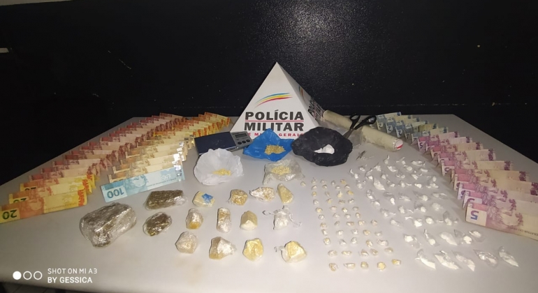 PM localiza drogas no Bairro Jardim Aquarius na cidade de Patos de Minas 