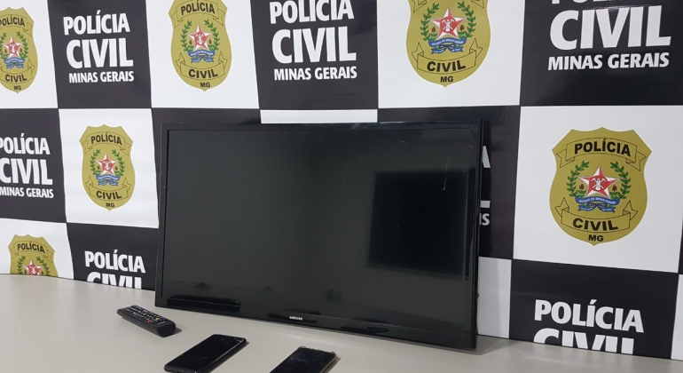PC de Patos de Minas recupera TV e celulares e encaminhas dois homens para a delegacia