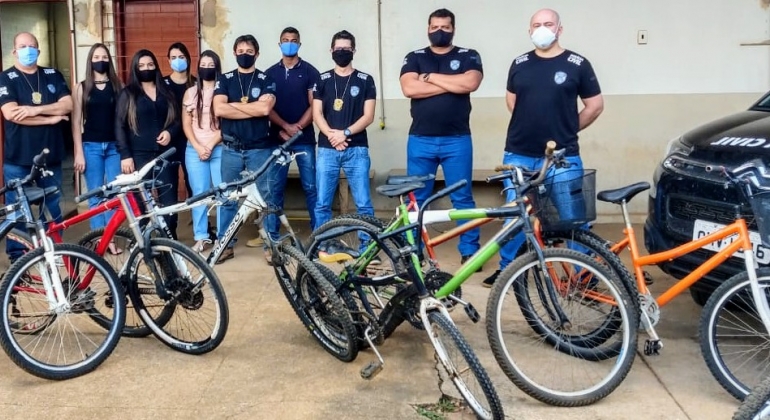 Polícia Civil de Carmo do Paranaíba entrega ao Rotary Club dezenas de bicicletas para serem doadas