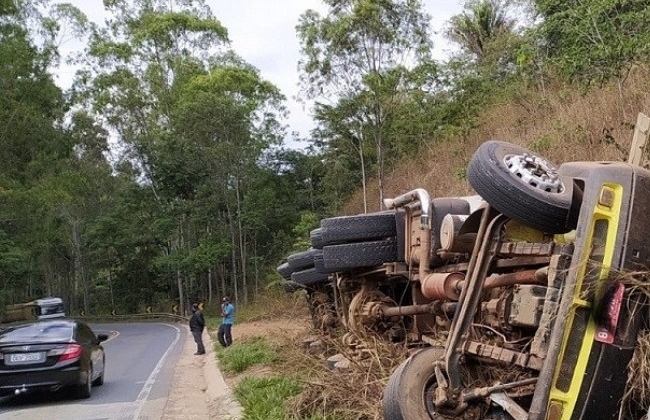Motorista de Patos de Minas morre em grave acidente em Lagamar