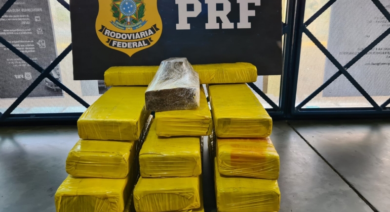 De novo: PRF de Patos de Minas faz segunda apreensão de maconha em ônibus na BR-365 em menos de 24 horas De novo: PRF de Patos de Minas faz segunda apreensão de maconha em ônibus na BR-365 em menos de 24 horas