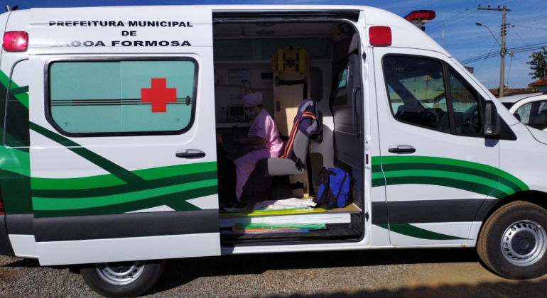 Prefeitura de Lagoa Formosa adquire ambulância de grande porte para a área da saúde do município 