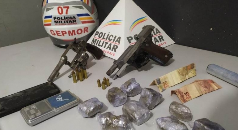 PM de Patos de Minas prende jovem de 20 anos com droga, armas e munições