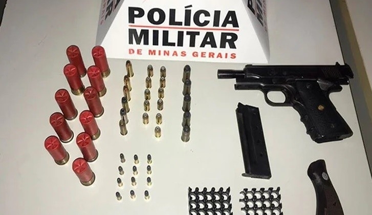 PM de Presidente Olegário prende rapaz e localiza pistola e munições na casa do suspeito PM de Presidente Olegário prende rapaz e localiza pistola e munições na casa do suspeito