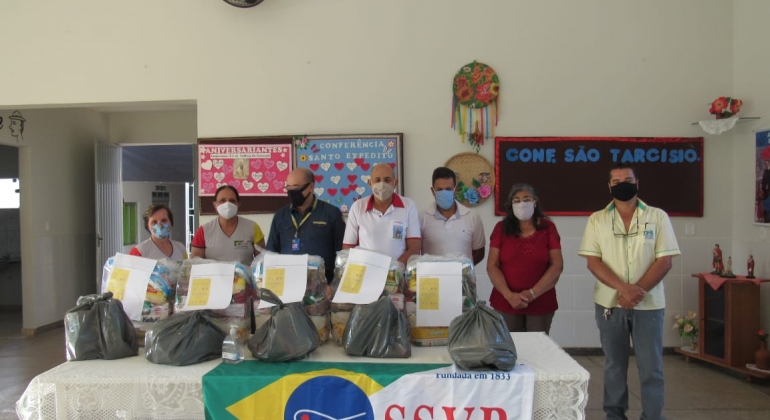 Agência do Banco do Brasil de Lagoa Formosa realiza doação de 100 cestas básicas 