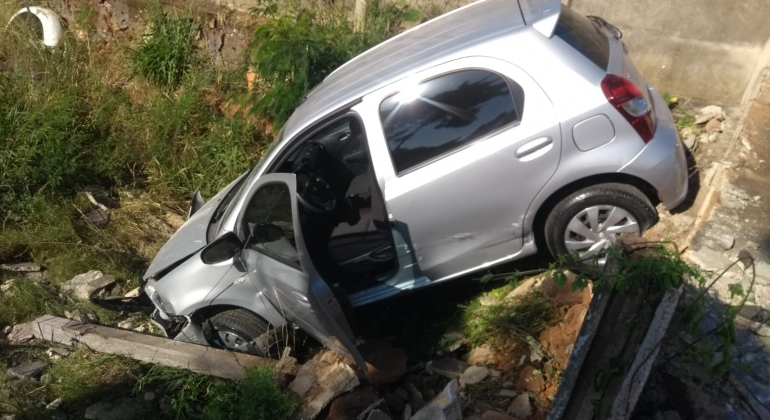 Carmo do Paranaíba: acidente de transito envolvendo motorista inabilitado deixa idosa de 71 anos ferida Carmo do Paranaíba: acidente de transito envolvendo motorista inabilitado deixa idosa de 71 anos ferida