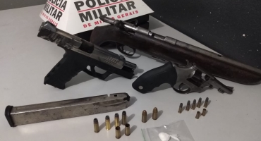 PM encontrar armas, munições e droga no Bairro Vila Garcia na cidade de Patos de Minas PM encontrar armas, munições e droga no Bairro Vila Garcia na cidade de Patos de Minas
