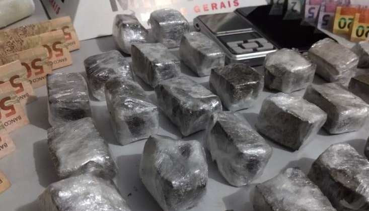 Polícia Militar de Patos de Minas apreende droga e encaminha suspeitos de tráfico para a delegacia 