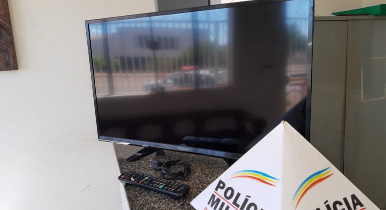 Polícia Militar de Lagoa Formosa recupera produto furtado e encaminha suspeito para a delegacia Polícia Militar de Lagoa Formosa recupera produto furtado e encaminha suspeito para a delegacia