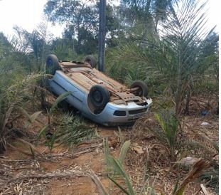Para evitar acidente condutor capota veículo na BR-354 na comunidade de Campina Verde Para evitar acidente condutor capota veículo na BR-354 na comunidade de Campina Verde