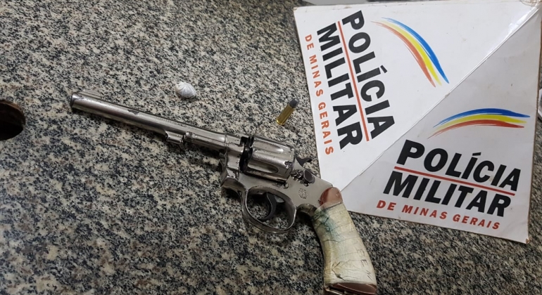 Homem com dezenas de passagens pela polícia é preso em Lagoa Formosa com arma na cintura 