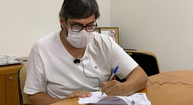 Prefeitura de Carmo do Paranaíba divulga novo decreto que libera com restrições funcionamento do comércio em geral 