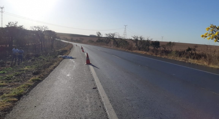 Ciclista de 16 anos morre atropelado por carro na BR-365 próximo ao Distrito de Celso Bueno
