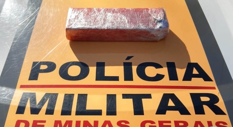 Polícia Militar Rodoviária encontra 1 quilo de maconha com passageira durante abordagem MGC-354
