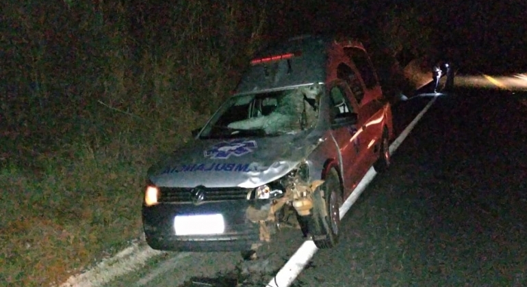 Ambulância transportando vítimas da tragédia da BR-365 se envolve em acidente na BR-153 em Montes Claros