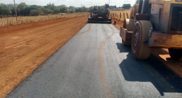 Trecho que liga a estrada de Monjolinho ao cemitério de Baú recebe pavimentação 