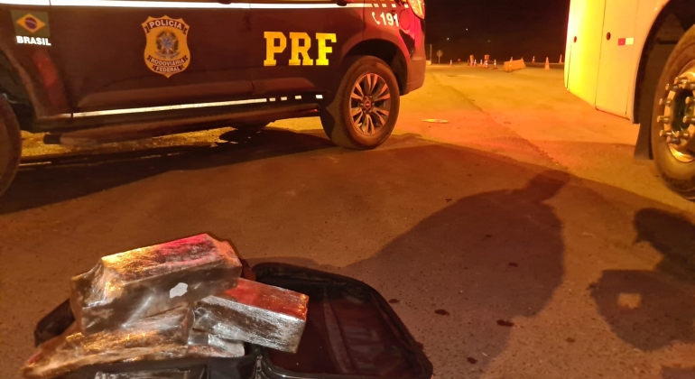 Patos de Minas: passageiro de ônibus é preso com 15 quilos de maconha durante abordagem da PRF Patos de Minas: passageiro de ônibus é preso com 15 quilos de maconha durante abordagem da PRF