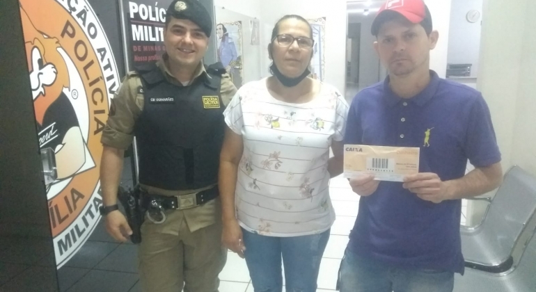 Carmo do Paranaíba: mototaxista encontra envelope com dinheiro em agência bancária e devolve para a proprietária