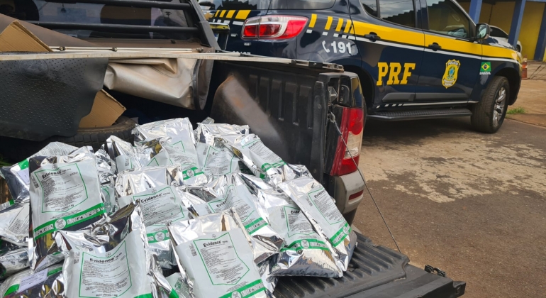 PRF apreende 60 quilos de inseticidas falsificados na BR-365 em Patos de Minas