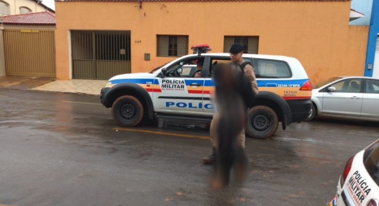 Polícia Militar apreende adolescentes suspeitos de cometerem homicídio em Patos de Minas Polícia Militar apreende adolescentes suspeitos de cometerem homicídio em Patos de Minas