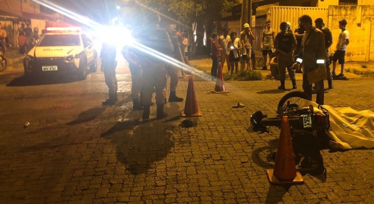 Motoqueiro morre depois de bater em ônibus de transporte coletivo em Patos de Minas Motoqueiro morre depois de bater em ônibus de transporte coletivo em Patos de Minas