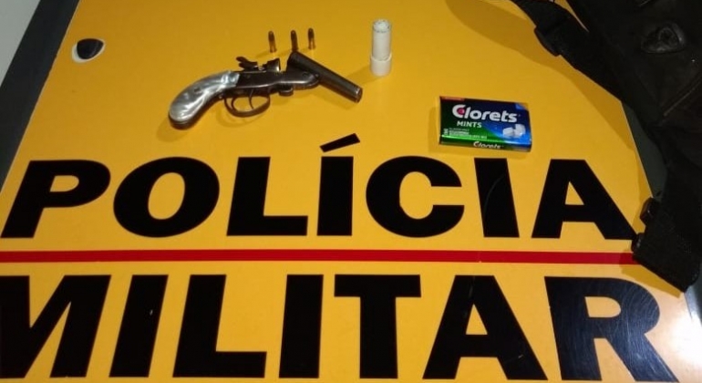 Jovem é detido com arma de fogo durante abordagem a veículo na BR-354 em Lagoa Formosa Jovem é detido com arma de fogo durante abordagem a veículo na BR-354 em Lagoa Formosa