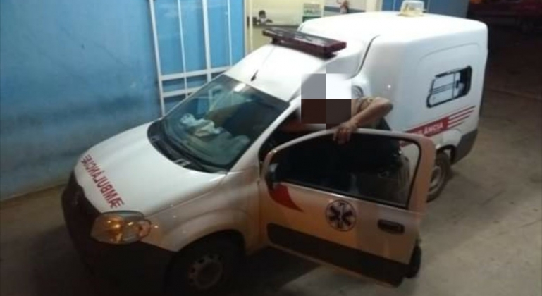 Policia Militar usa ambulância da UPA para socorrer paciente em Carmo do Paranaíba